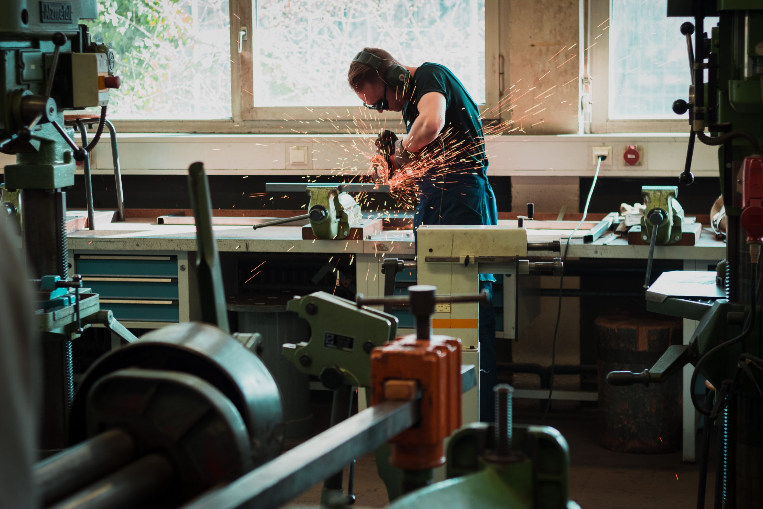 Dodávky spotřebních materiálů pro výrobu a údržbu.  Realizace protipožárních prostupů.